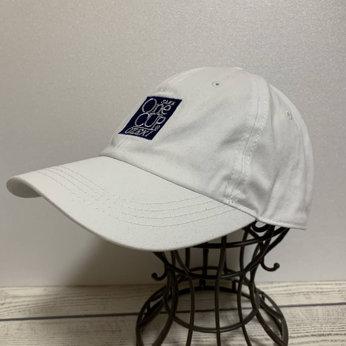 ワンカップ大関 - 男女兼用 ベースボール キャップ ローキャップ 帽子 白 SAKE One CUP OZEKI 酒キャップ 日本酒 タグ ...