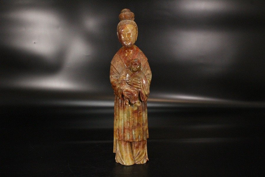 金閣】中国美術 寿山石 刻 子抱女人像 高26cm 康熙美人 唐木台 旧家