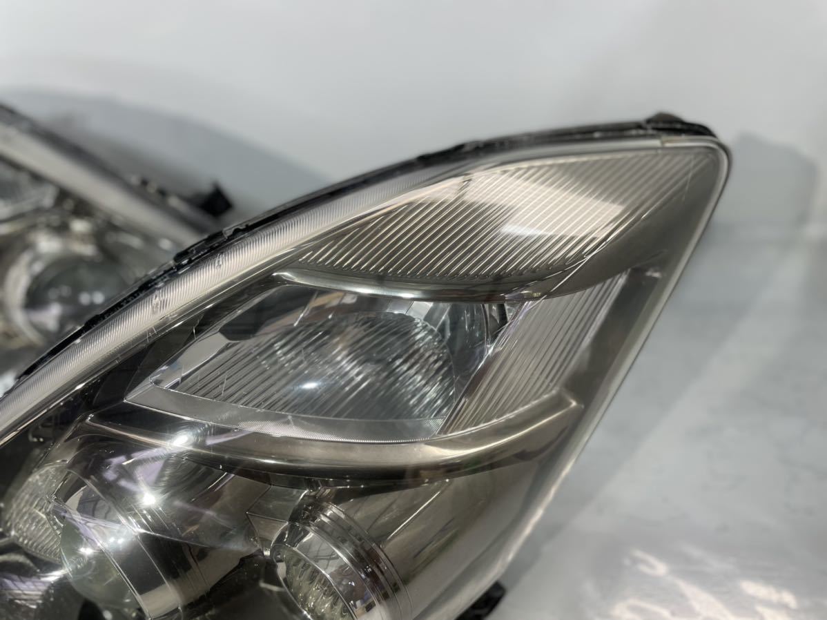 トヨタISIS ZGM10 ANM10 アイシス 純正 HID ヘッドライト 左右セット 