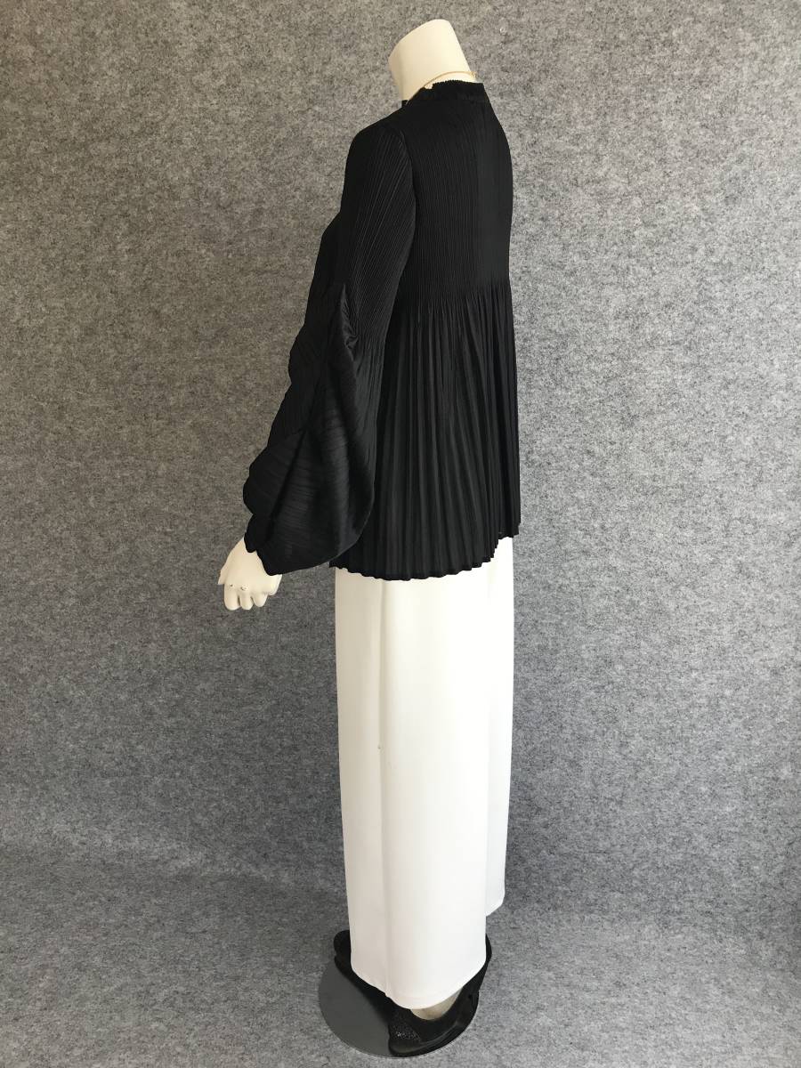 ◆新品◆*着心地抜群*ふんわりお袖*プリーツプルオーバーチュニック*BK* - ベルーナ公式 ひんやり！袖プリーツカットソープルオーバー Thevon.(ゼヴォン 袖先配色プリーツメロープルオーバー 袖口リブ切り替え