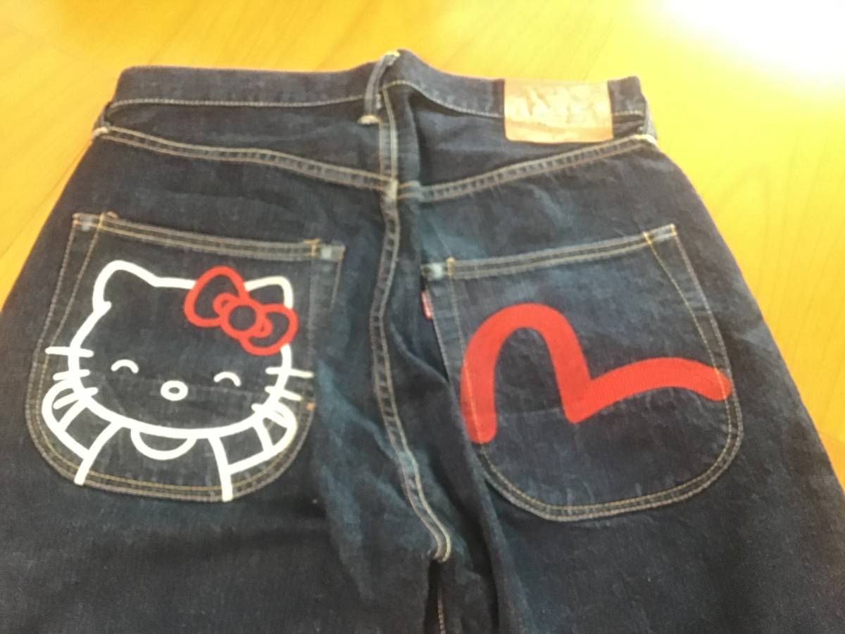 USED】 EVISU エヴィス × サンリオ □ LOT2001 NO2 ハローキティ 赤 