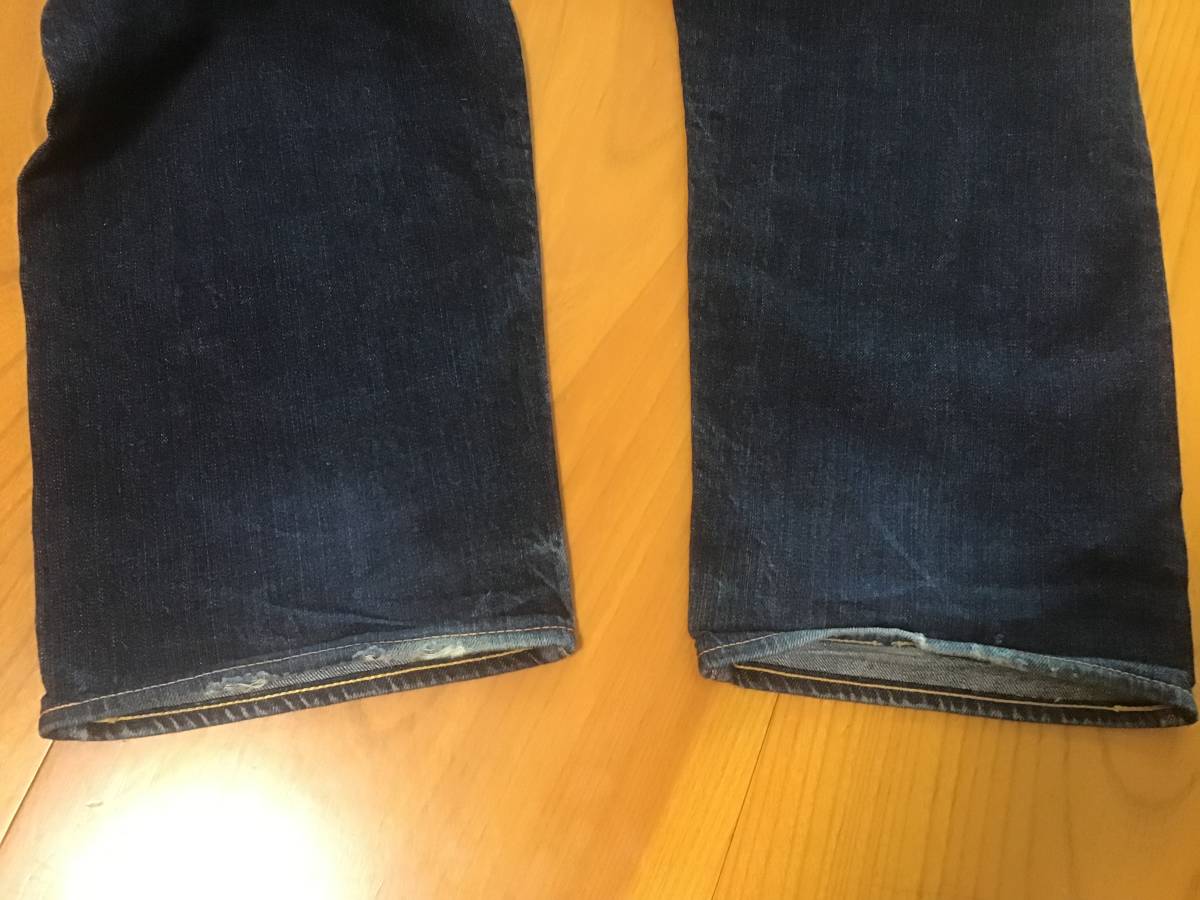 USED】 EVISU エヴィス × サンリオ □ LOT2001 NO2 ハローキティ 赤 