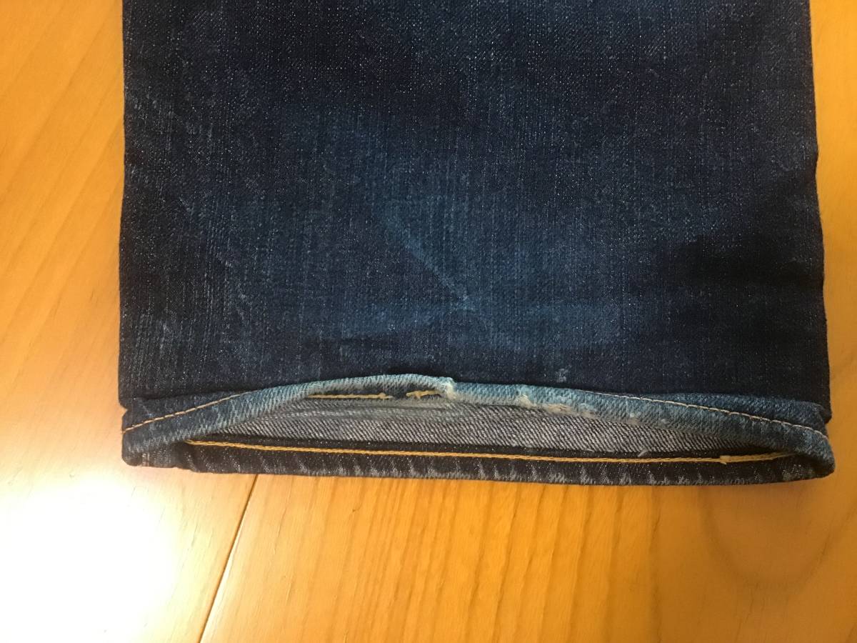 USED】 EVISU エヴィス × サンリオ □ LOT2001 NO2 ハローキティ 赤 