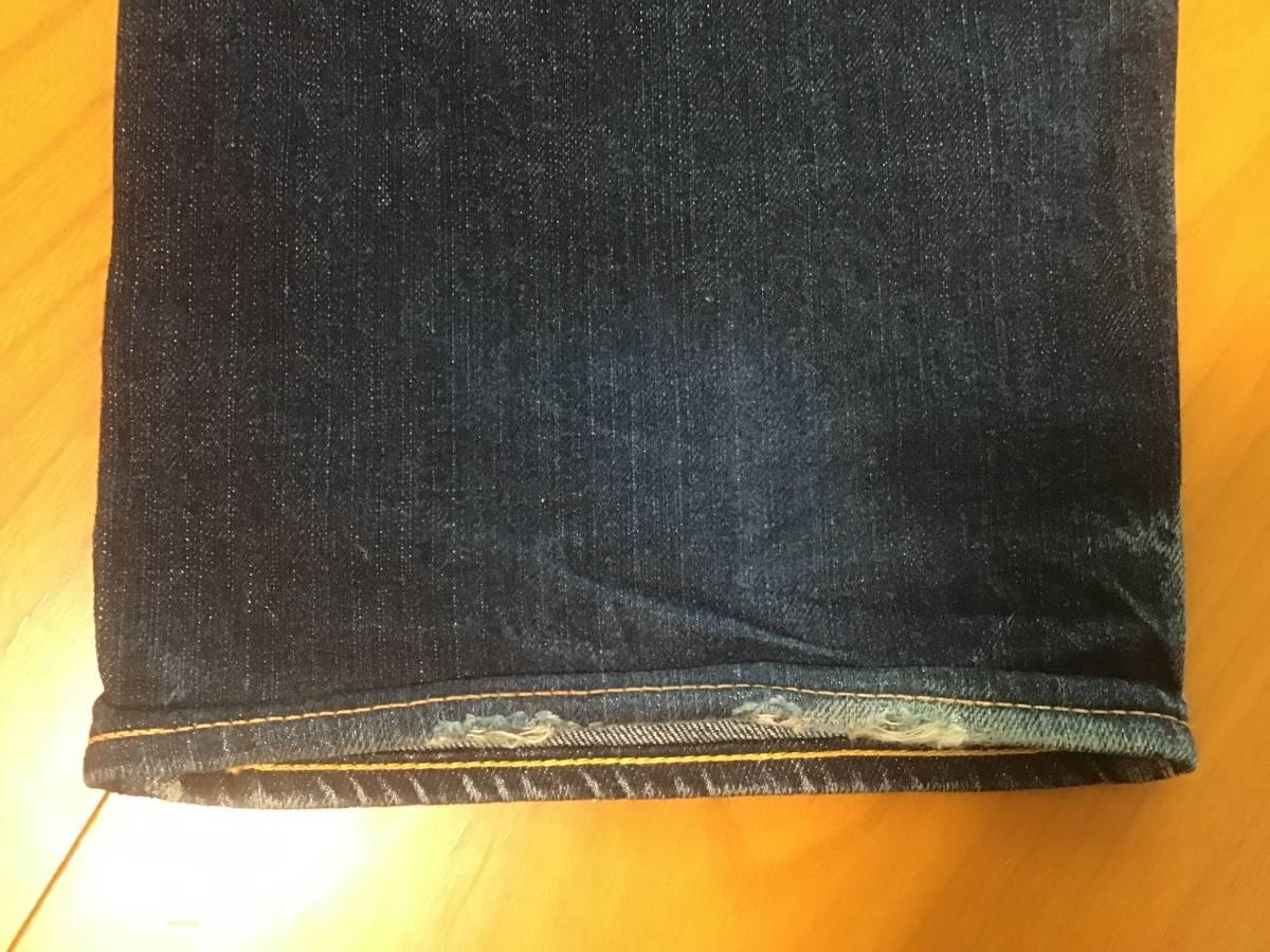 USED】 EVISU エヴィス × サンリオ □ LOT2001 NO2 ハローキティ 赤 