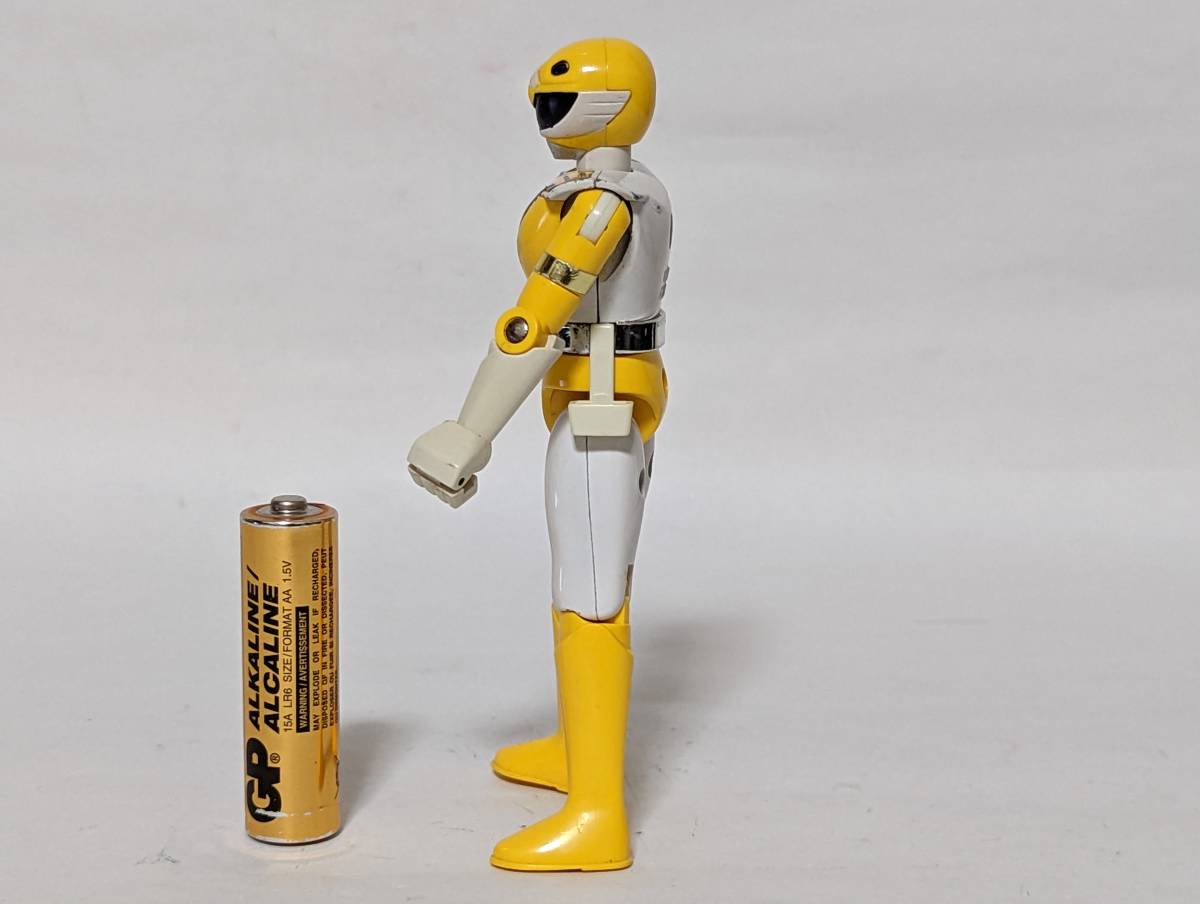昭和レトロ　鳥人戦隊　ジェットマン　超合金  イエロー Amazon.co.jp: 鳥人戦隊 ジェットマン イエローオウル 超合金