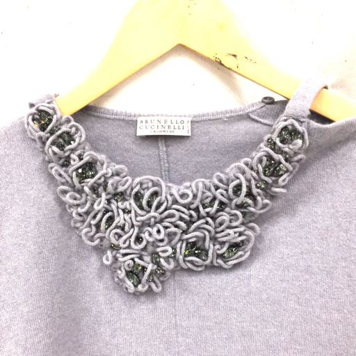ブルネロ クチネリ サイズ M 長袖 カシミア ニット セーター ビジューレディース グレー系BRUNELLO CUCINELLI ブルネロクチネリ BRUNELLO CUCINELLI ダークグレー×白×ブロンズ 長袖セーター&frasl;ニット 良品