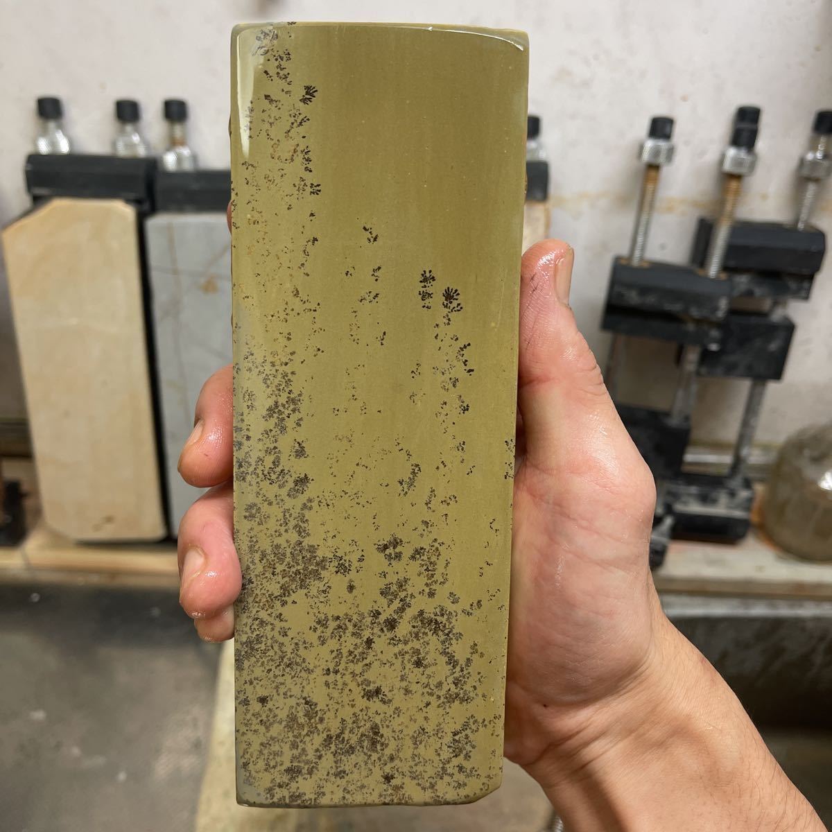 天然砥石 しっかり蓮華 中硬 水を良く吸う仕上げ砥 187 67 22 597g
