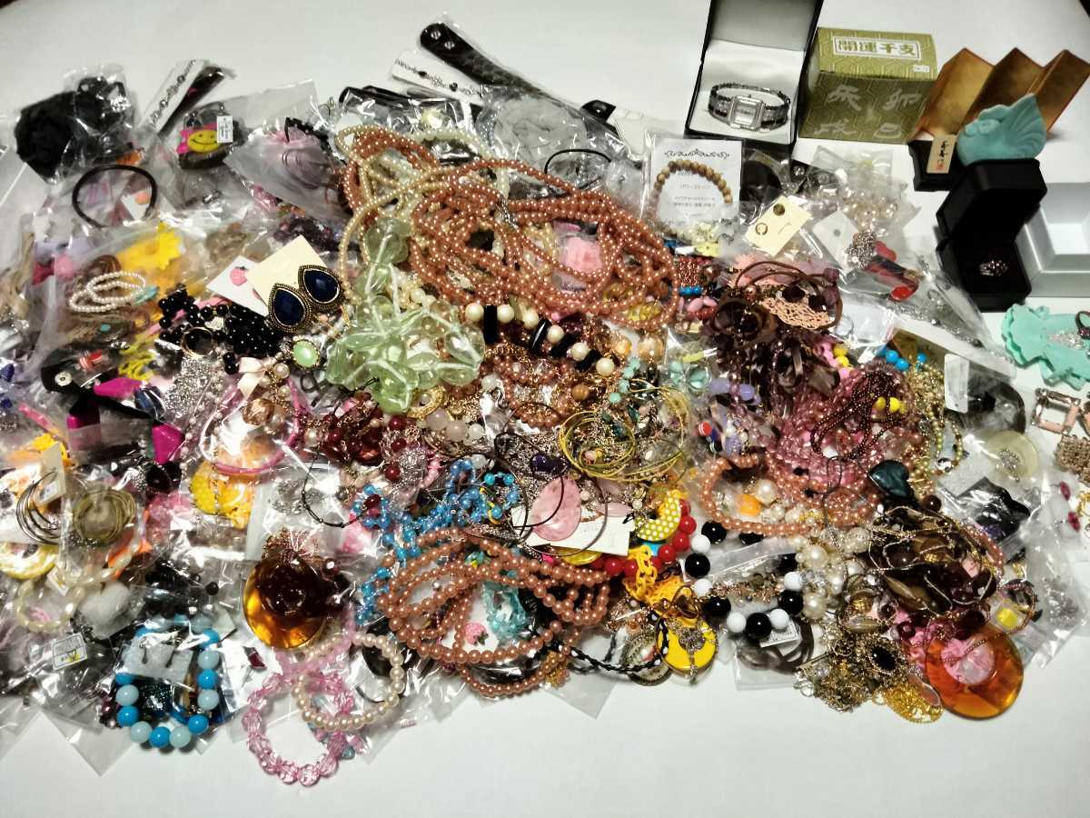 W*E様 アクセサリーまとめ売り（3.5キロ）以上 ネックレス ブレスレット Yahoo!オークション 生前整理アクセサリー