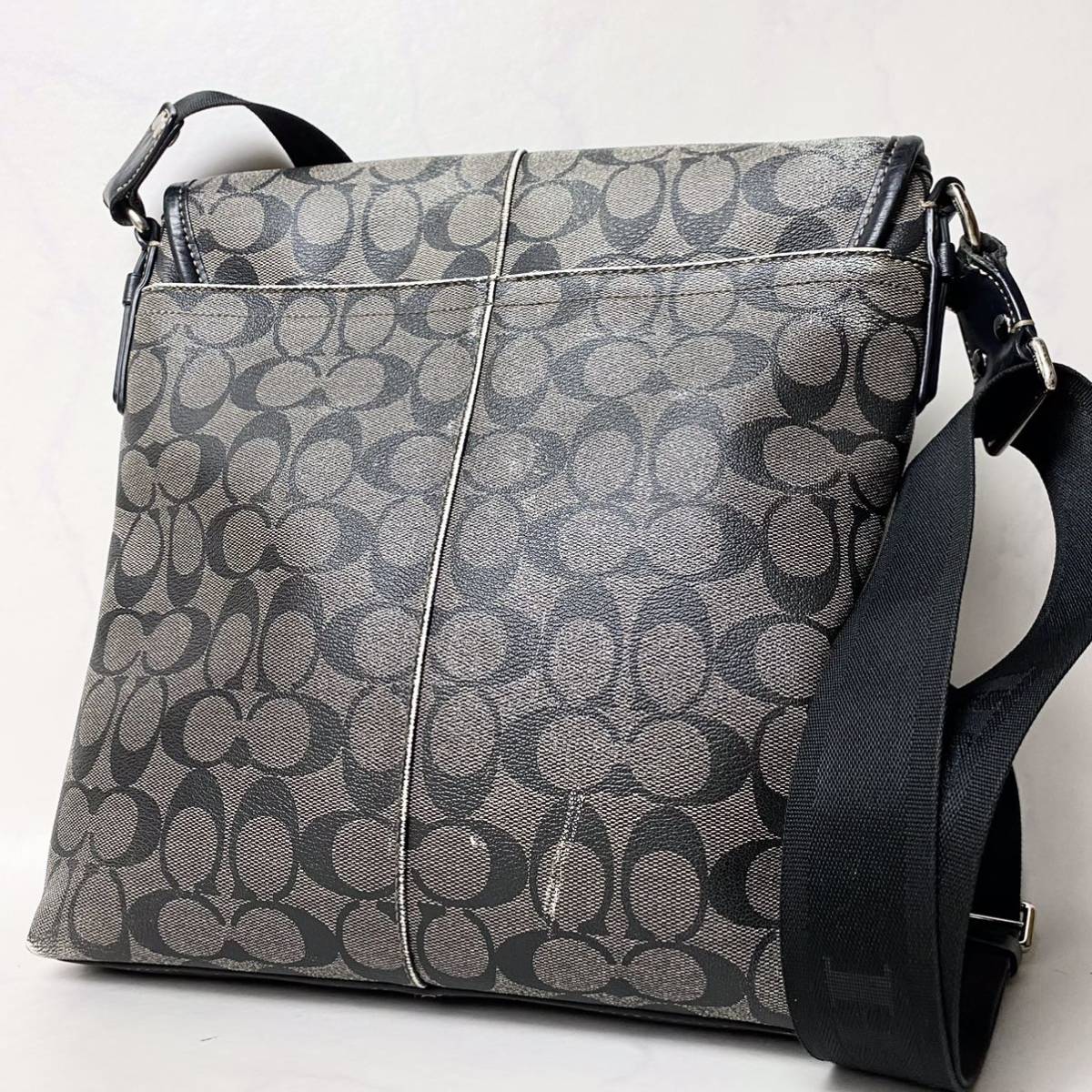 至極の逸品】COACH コーチ PVC シグネチャー メンズ メッセンジャー