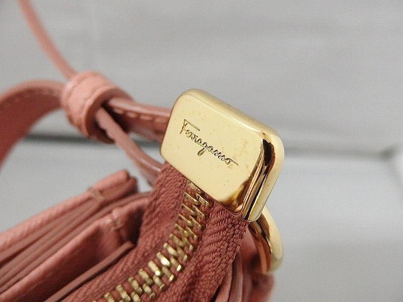 期間限定セール Salvatore Ferragamo ガンチーニ2つ折り財布 