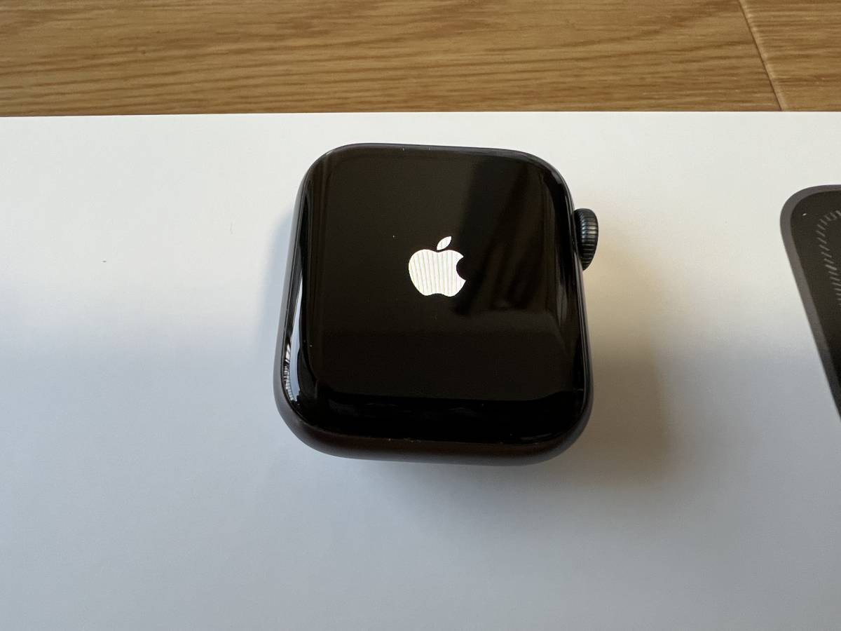 中古美品 Apple Watch Series 5 GPSモデル スペースグレイ 40mm MWV82J