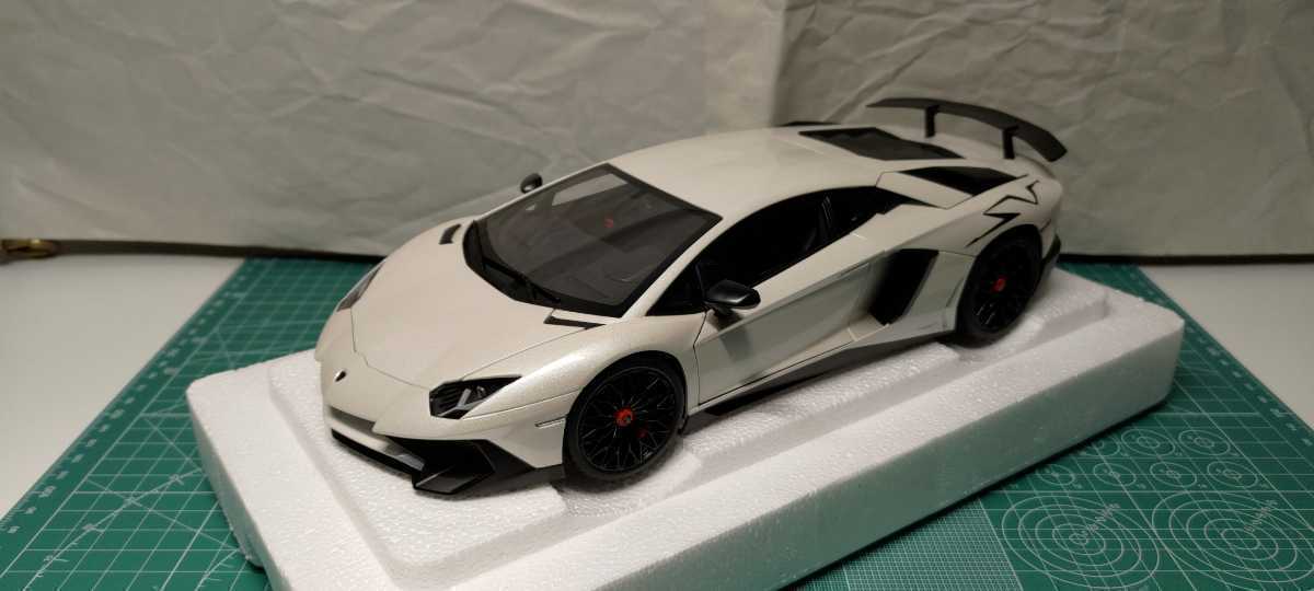 AUTOart　1/18　ランボルギーニ　アヴェンタドールSV