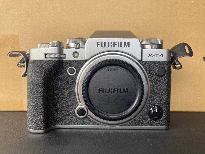 FUJIFILM ミラーレス一眼カメラ X-T4ボディ シルバー X-T4-S ＋