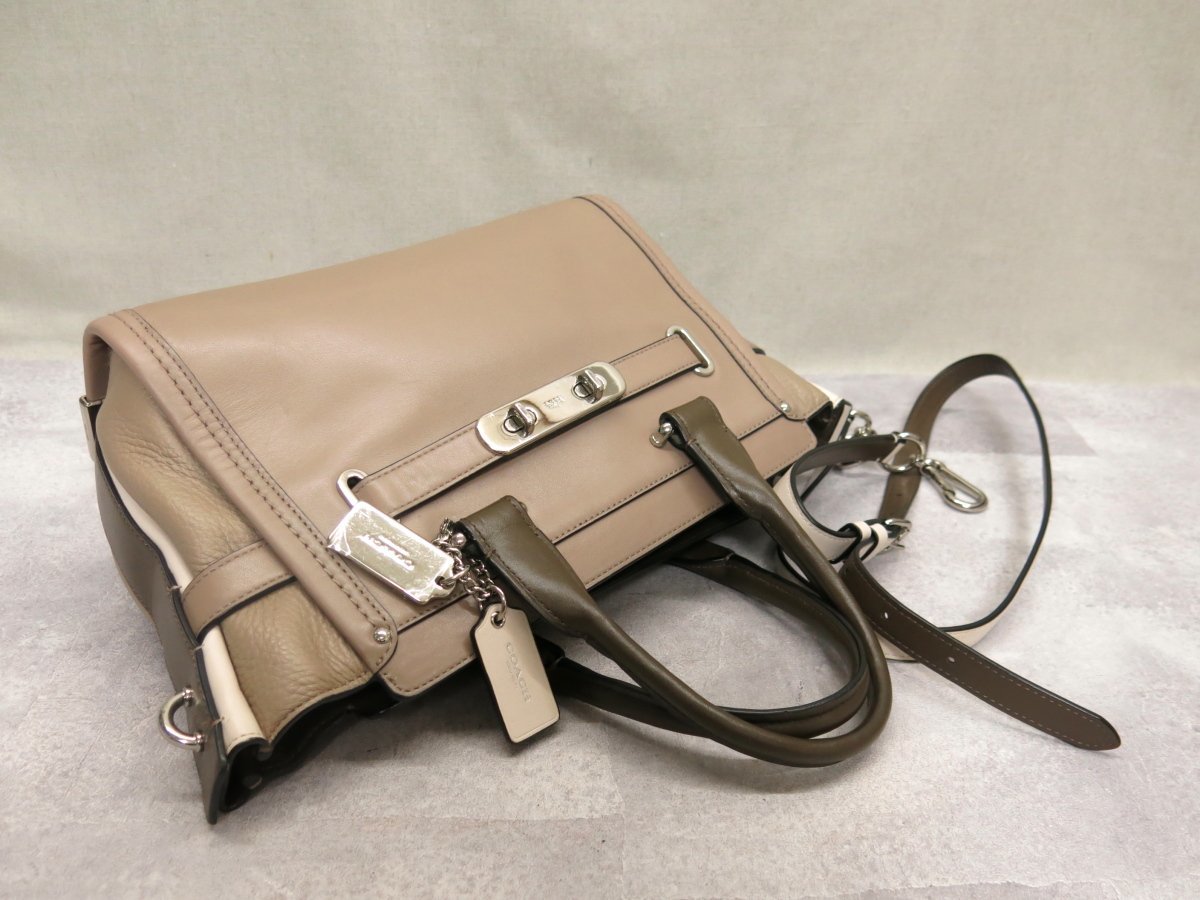 超美品○COACH コーチ○57083○スワッガー○馬車ロゴ型押し○カーフ 