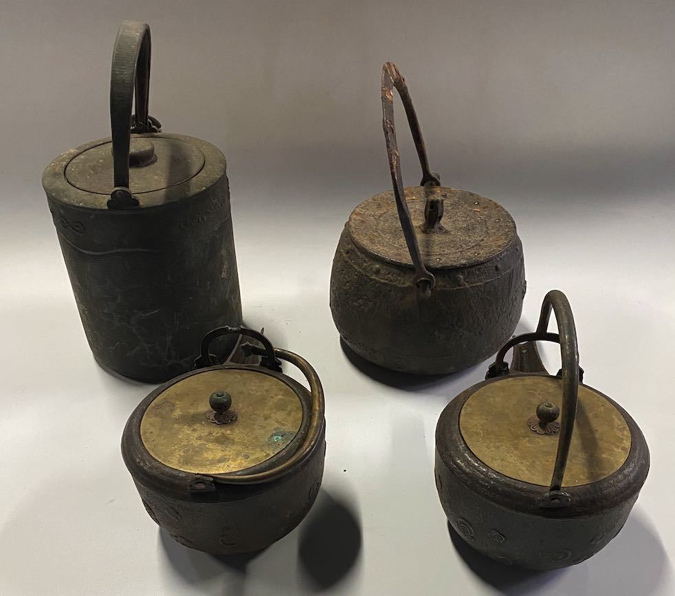 龍文堂造 時代鉄瓶 小霰紋 小あられ 宣徳蓋 茶道具 龍文堂造 時代鉄瓶