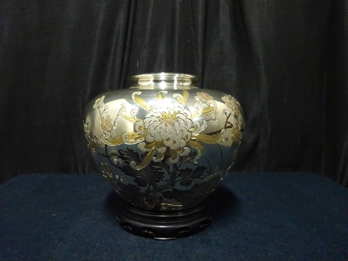 在銘 純銀製 - Fine Tsumugi Grace 高玉斎照久 純銀・四分一象嵌牡丹図花瓶