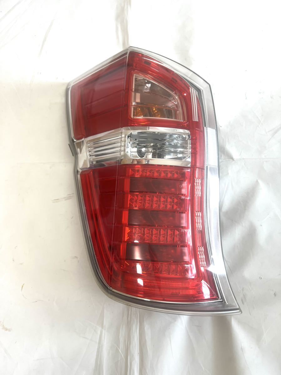 新車外し　後期 ステップワゴンRK1 RK2 LED 左テール ホンダ 純正　割れ無し　配線付　欠けなし　希少　　テールランプ　RK系