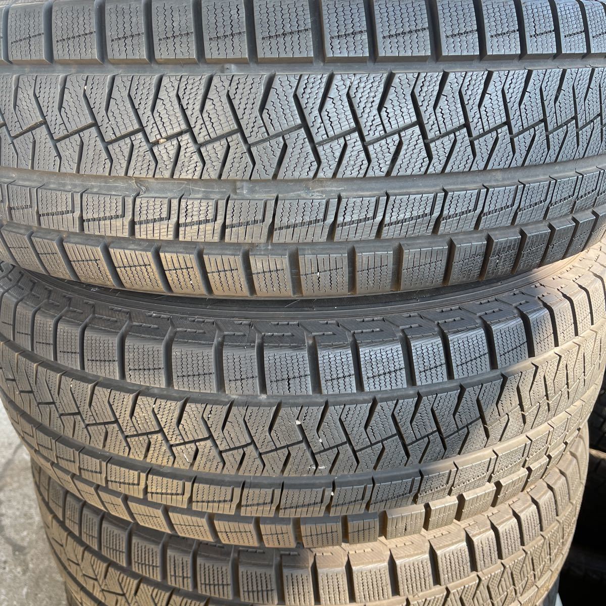  スタッドレス 225/65R17 102Q ピレリ アイスアシンメトリコ PIRELLI ICE ASIMMETRICO 年式4本/4216 溝/約8mm 4本 2016年製(中古)｜売買されたオークション情報、yahooの商品情報をアーカイブ公開 - オークファ 17インチ