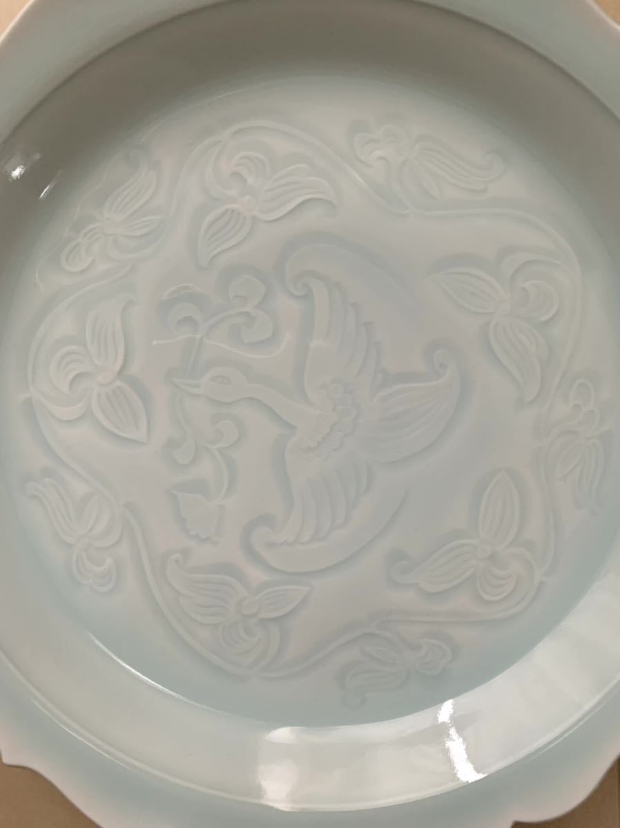 快山窯 作 塚本快示 花柄浮き彫り皿 青白磁 快山窯 作 塚本快示 花柄