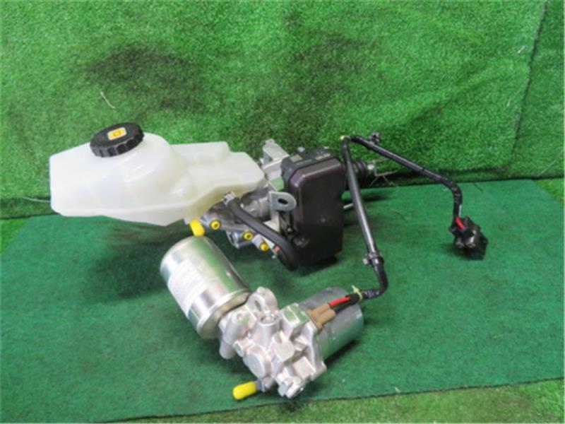 トヨタ 純正 プリウス 《 ZVW55 》 ブレーキブースター P10300-21005451　