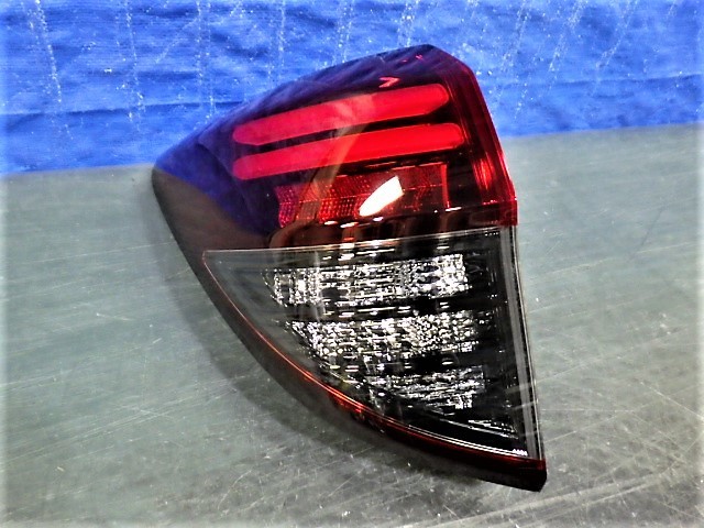 S799　ヴェゼル　RU1　後期　RS　左テール　220-6228P　ハイブリッド　RU3　RU4　美品