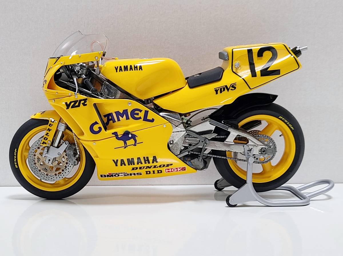 タミヤ 1/12 WGP 1989年 YAMAHA YZR500 #12 キャメルカラー 完成品
