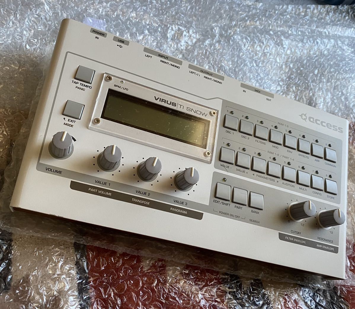 microKORG2_slant_rear