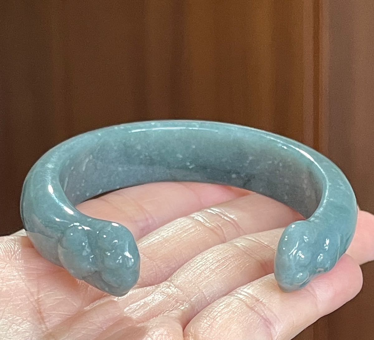 ○翡翠 グアテマラ産 藍水種 猫の手 くりぬきバングル 【A貨 未処理 
