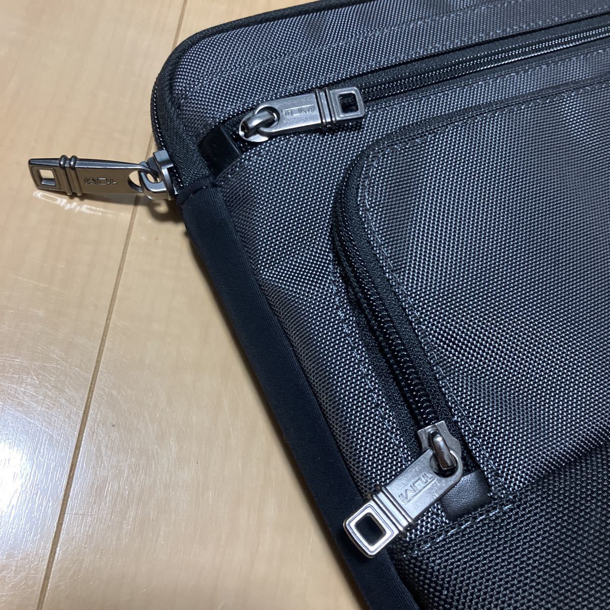 美品 TUMI クラッチバッグ グレー セカンドバッグ PCケース タブレット