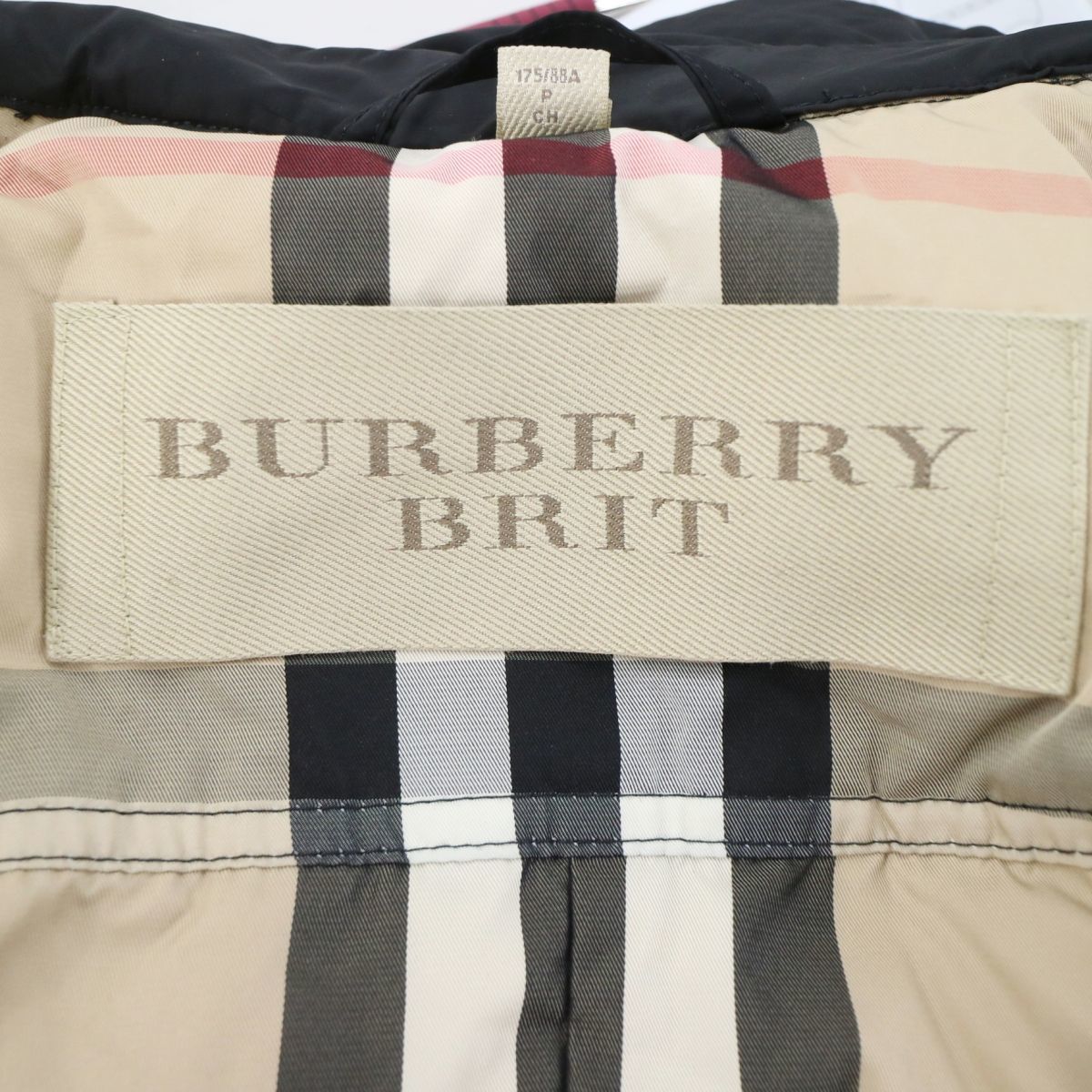 BURBERRY バーバリー ダウンコート ジャケット 防寒 ヘビーアウター ウィンターウェア 黒 ブラック (レディース S) 中古 古着 L5512 BURBERRY バーバリー ダウンコート ジャケット ノバチェック フェイクファートリム