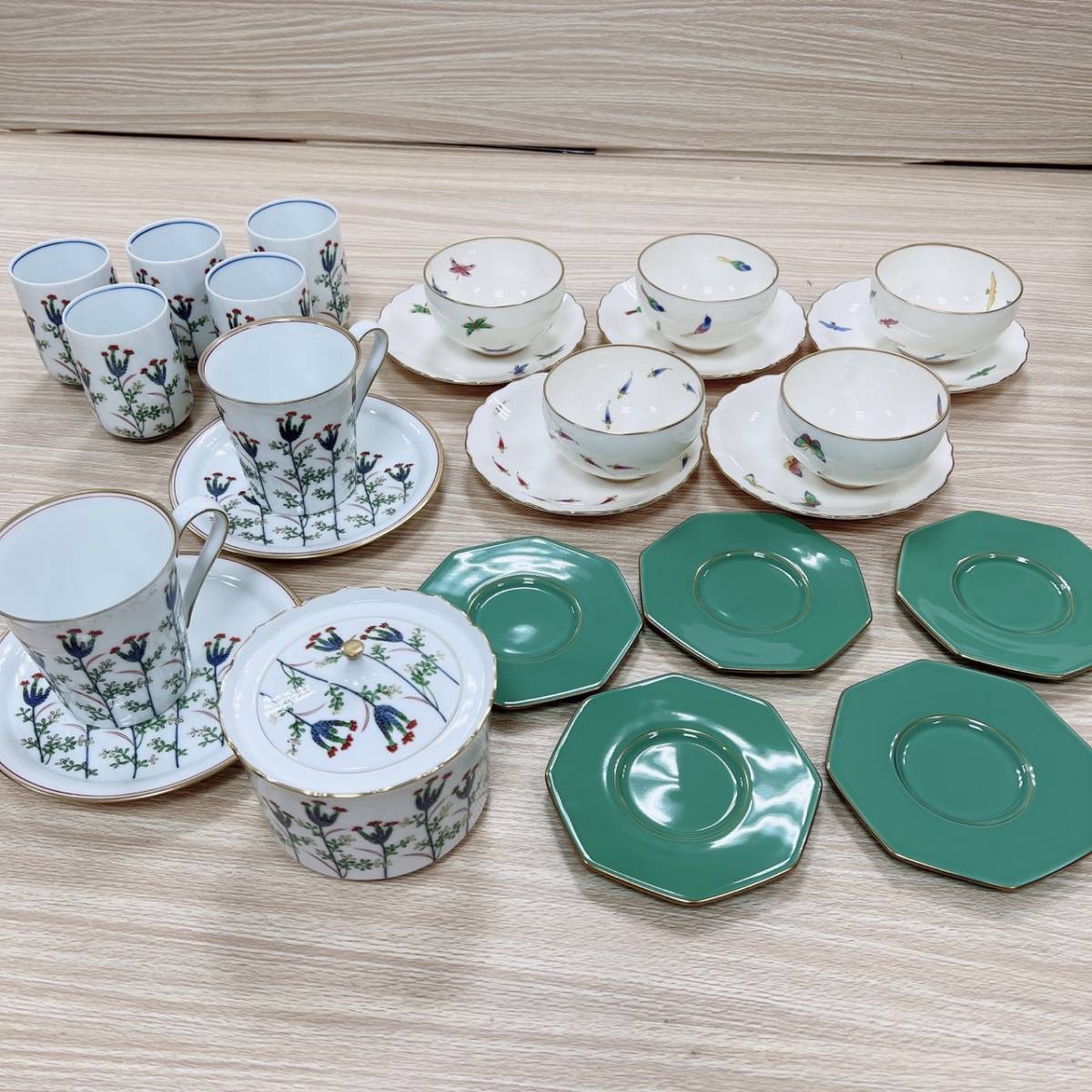 人気，新作登場 香蘭社 おまとめ 25点 Koransha 湯飲み マグカップ コップ カップ&ソーサー 小皿 絵替わり皿 銘々皿 花柄 蝶 鳥 トンボ メダカ 緑 9995(香蘭社)｜売買されたオークション情報、yahooの商品情報を 香蘭社