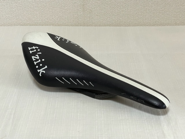 フィジーク☆fi'zi:k☆サドル☆アリオネ☆Arione cx Carbon Braided