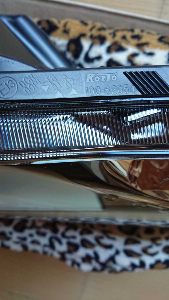 新品フリードGB3後期HID右ライト フリード HID GB3 打刻 N7 GP4