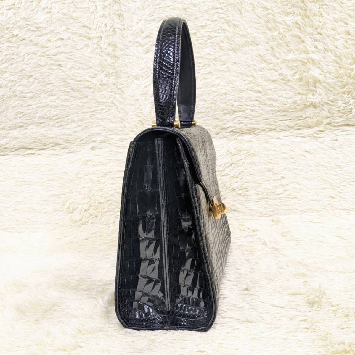 SALE，HOT 【極上美品】クロコ型押し 【圧倒的存在感】 シャイニー加工 ハンドバッグ フロント金具 ゴールド フォーマル 黒 ブラック 本革 レザー