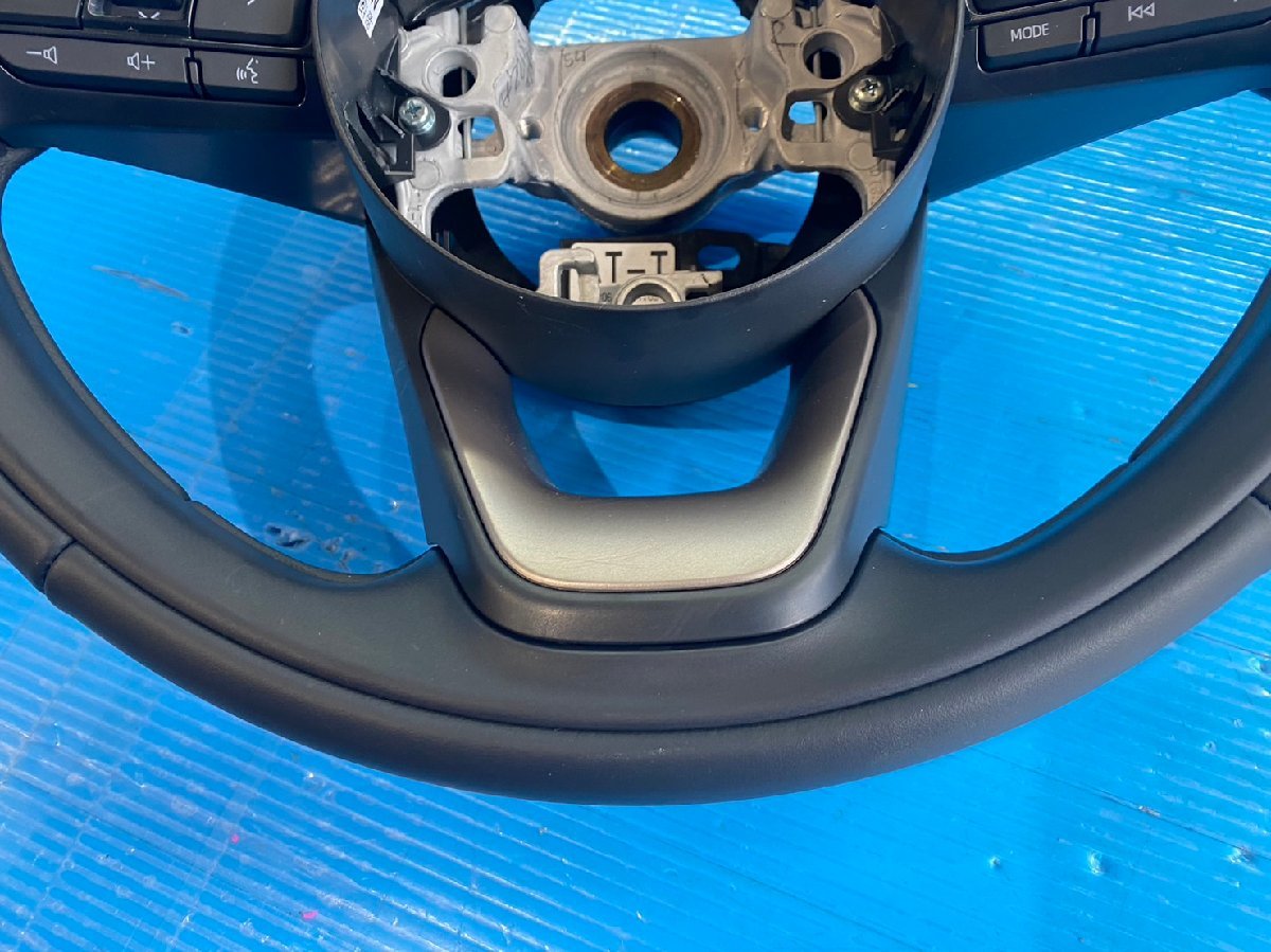 トヨタ ヤリス MXPH10 ハンドル ステアリング ホーンパッド無 モジュール無 スイッチ付 黒レザー FC20 (A8-201 95192) ヤリス MXPH10 トヨタ 棚 Tricolore Online