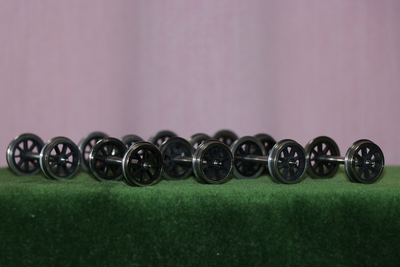 クマタ製品　Oゲージ　径19片絶縁スポーク車輪(客車用)　8軸