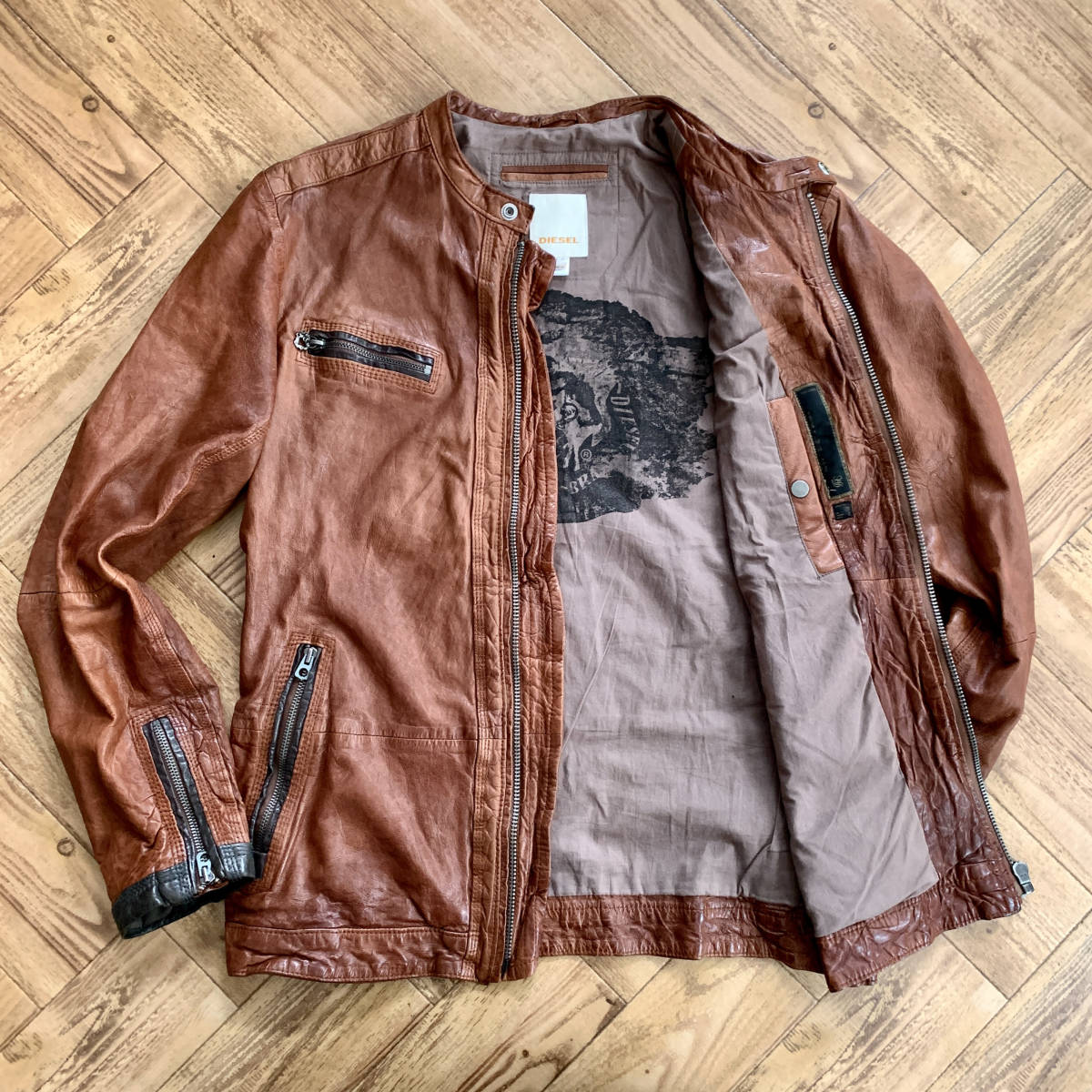 C26『ディーゼル DIESEL』バックロゴ 羊革 シープレザー ライン 