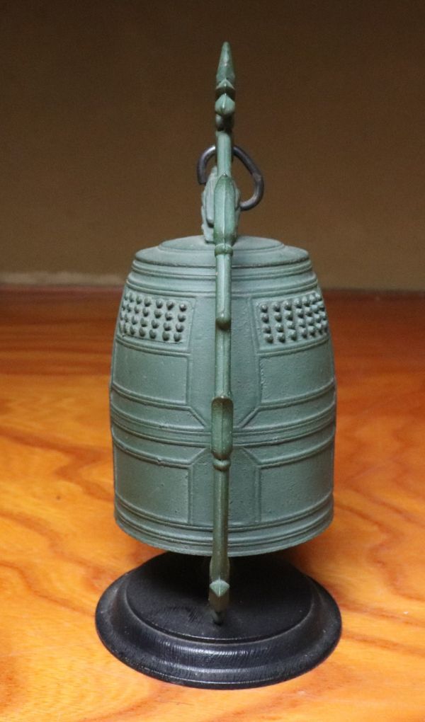 鐘 金属工芸品 古い金属製の吊鐘 真鍮の鎚付き n712 銅製 真鍮製 金色 VINERS