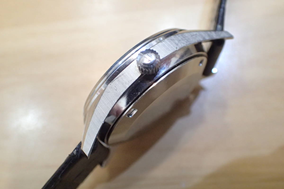 サファイア7面カットガラスを使用したRADOのゴールデンホース