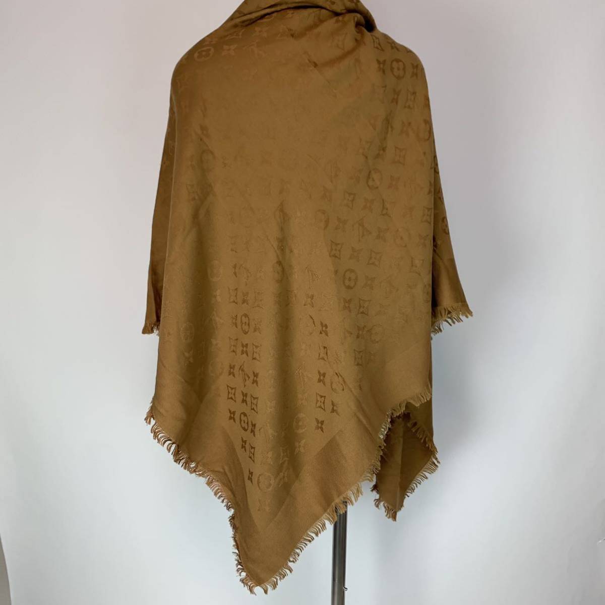 未使用】ルイヴィトン ストール モノグラム柄 グレージュ LOUIS