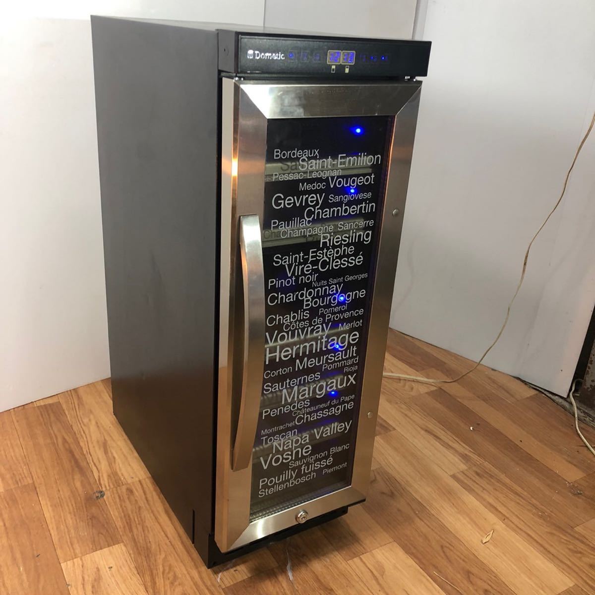 ワインセラー コンポジット製 ☆スリム 家庭用 18本収納 ☆53L 上下二