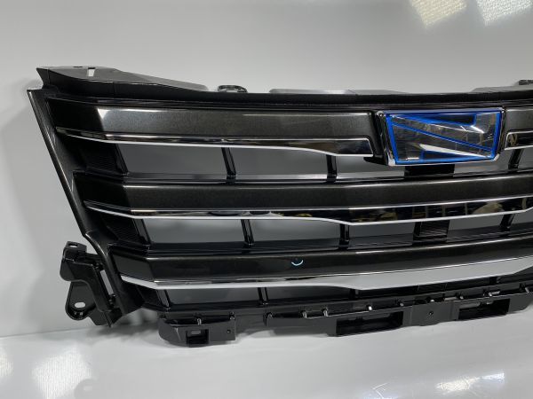 16450 良品 ノア HV ZWR80G/ZWR80W 前期 純正 フロントグリル 