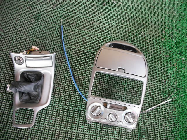 『B125』ZZT230，1ZZ-FE，セリカ，SS-1，エアコンスイッチ，センターパネル，シフトパネル，灰皿，シガーソケット，f8r4