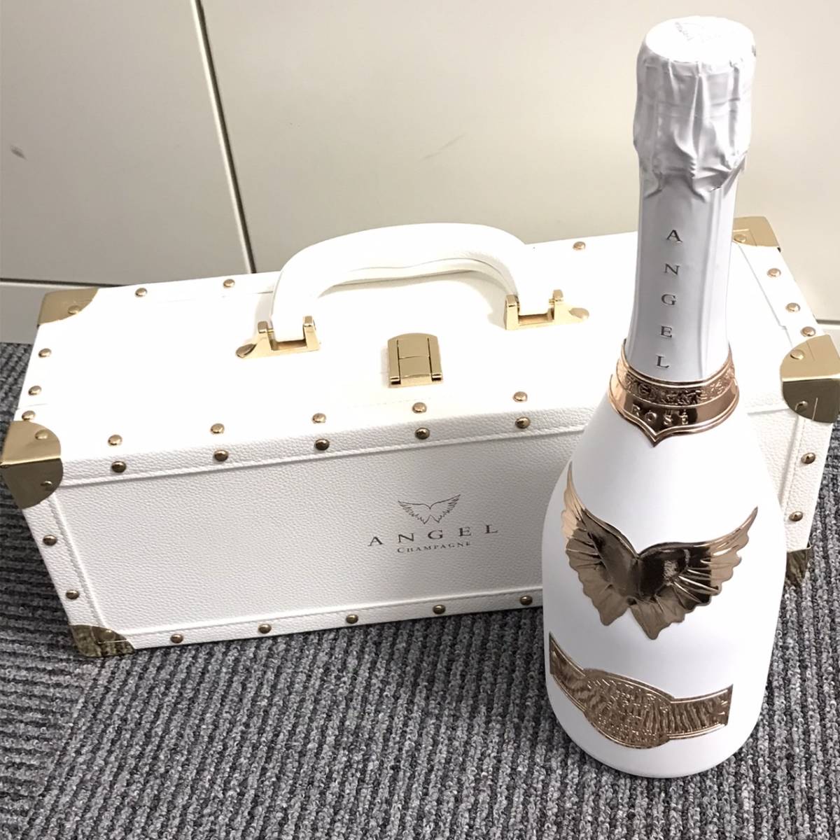 ブリュット エンジェル シャンパン 未開栓 点灯確認済 ピンク 750ml
