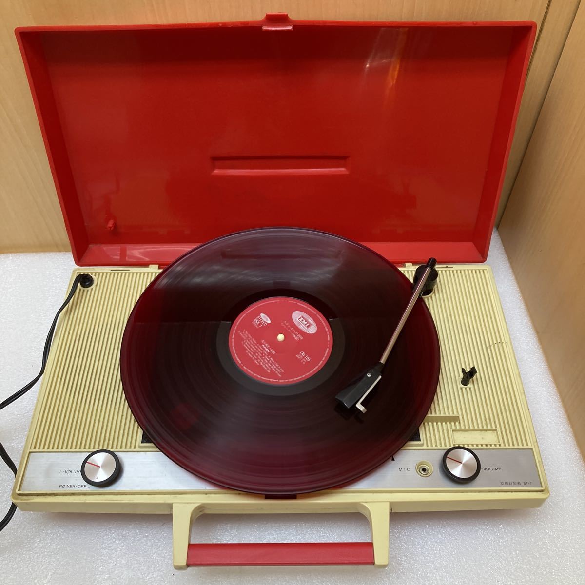 ポータブルレコードプレーヤー Victor PE-8400 昭和レトロ Victor