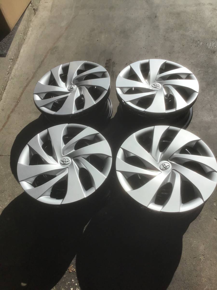 トヨタヤリス 純正スチールホイール及びホイールキャップ 新車外し