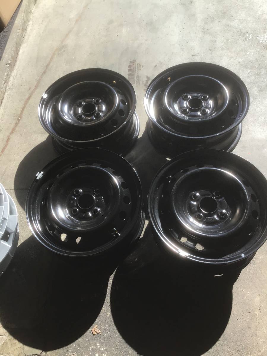 トヨタヤリス 純正スチールホイール及びホイールキャップ 新車外し