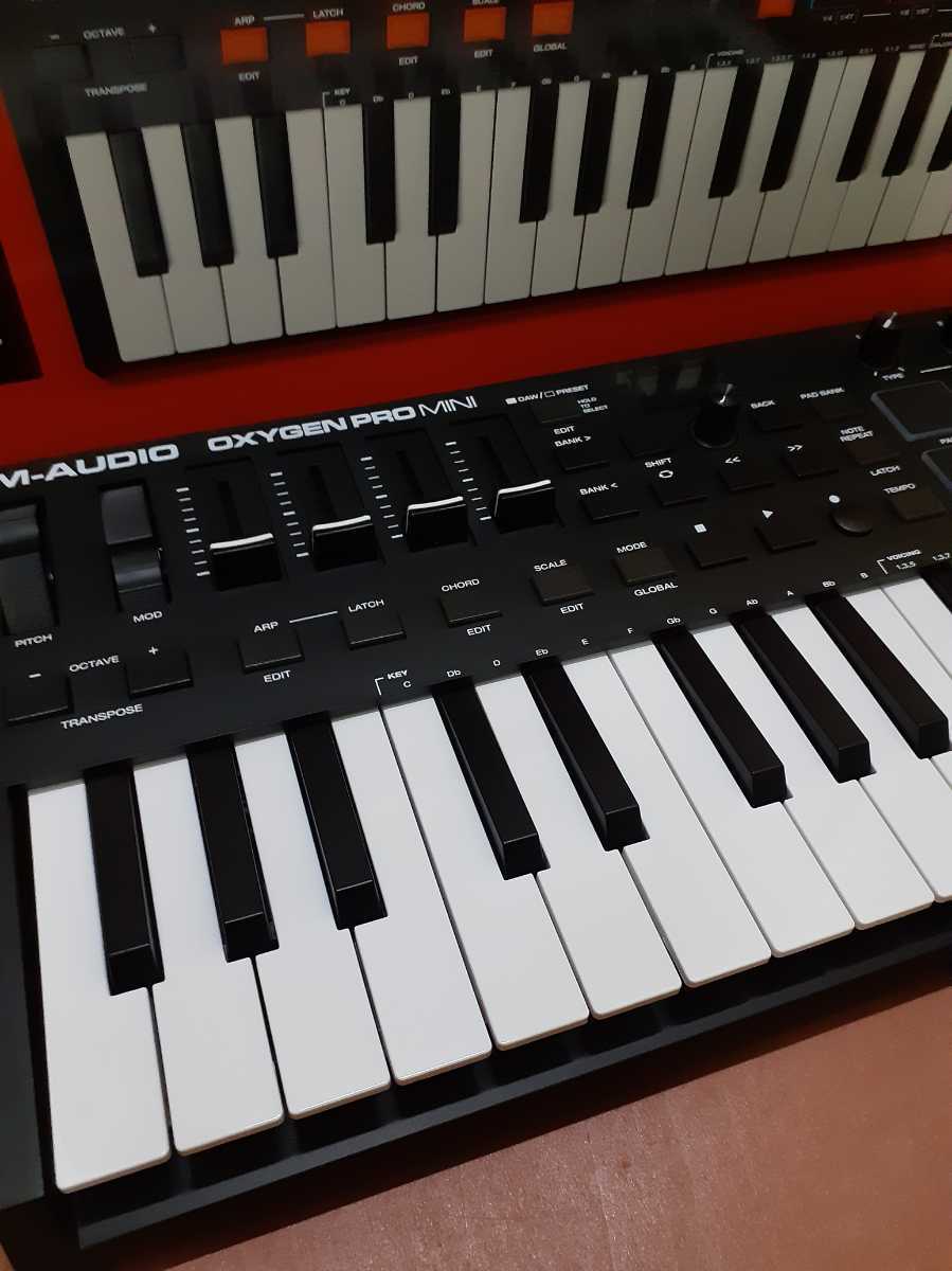 M-AUDIO OXYGEN PRO MINI 32鍵盤 USB MIDIキーボードコントローラー