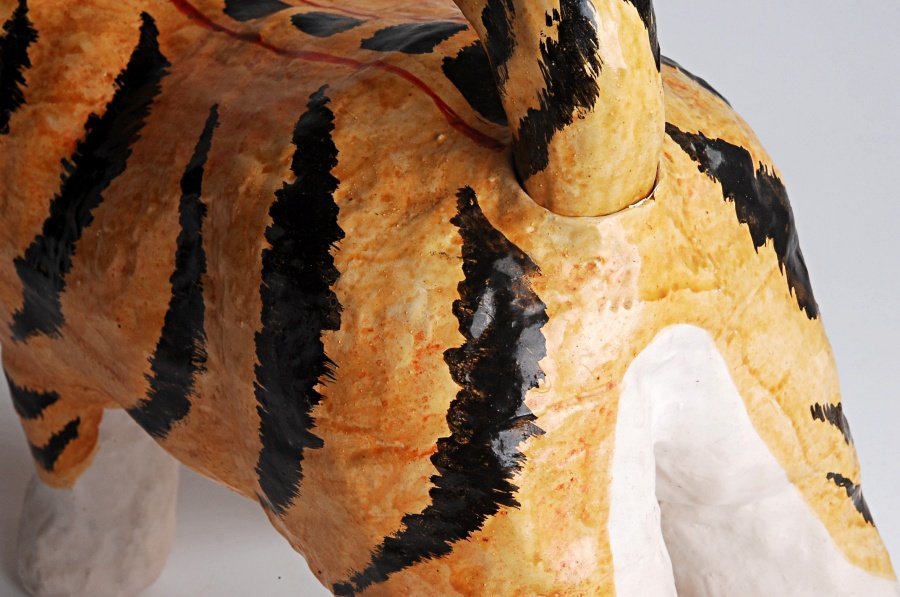 1236272◇常石張子 人形屋 宮本峯一 作 張り子 虎 トラ 高さ42cm