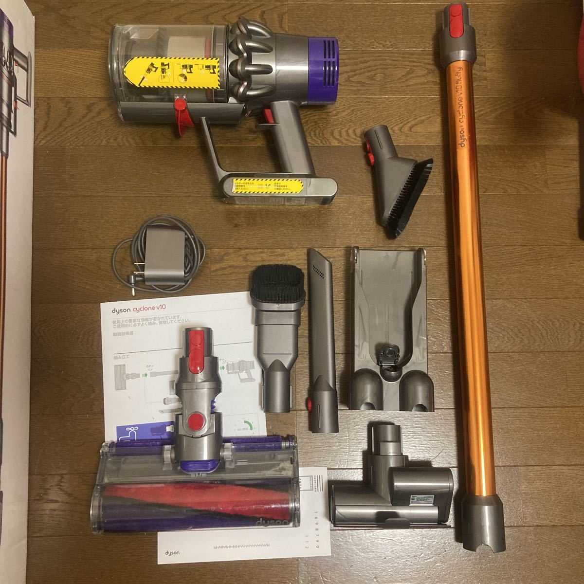 ジャンク品 dyson/ダイソン コードレス サイクロン式スティッククリーナー 掃除機 Cyclone V10 Fluffy SV12 ダイソン Dyson dyson 軽量 モデル スティッククリーナーの通販